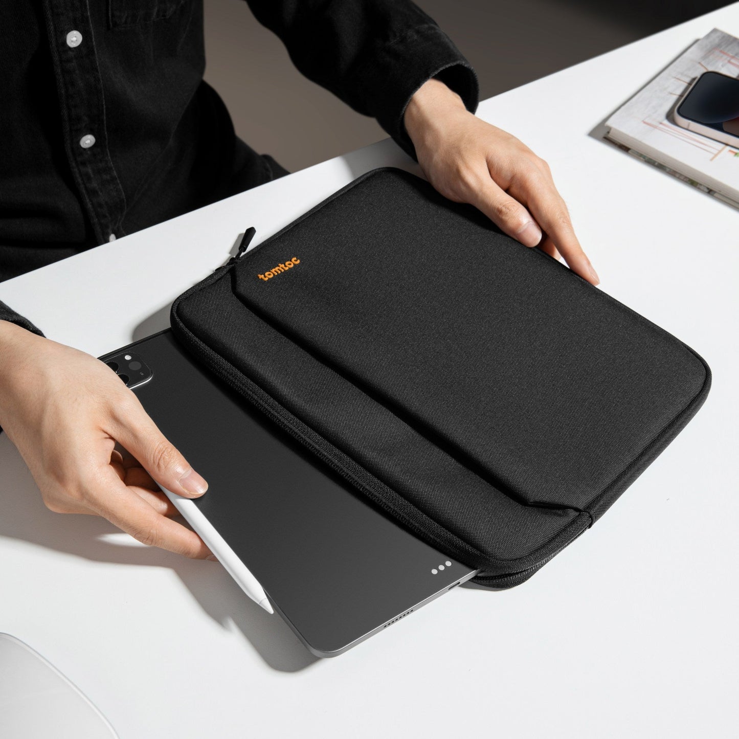 Light-A18 Laptop Sleeve for 12.9-inch iPad