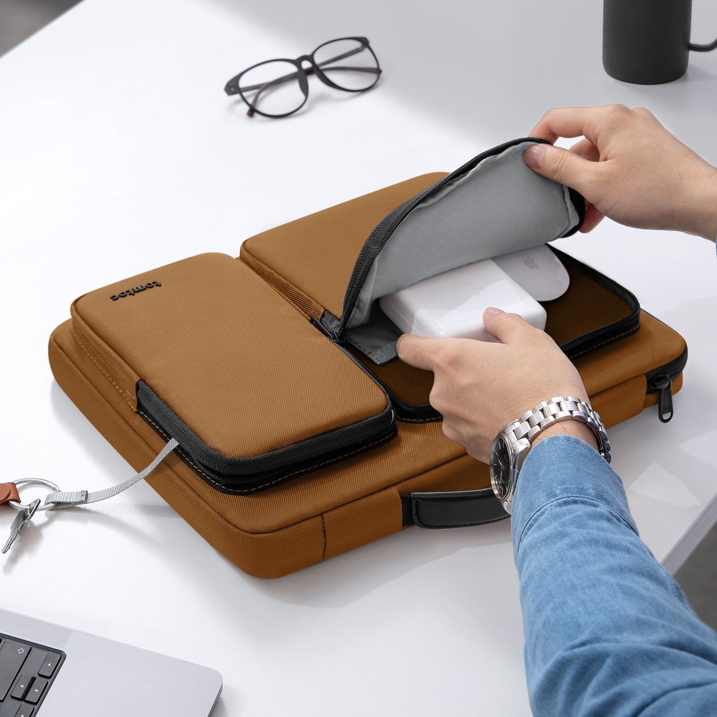 Defender-A42 Laptop Shoulder Bag 16-inch | Brown