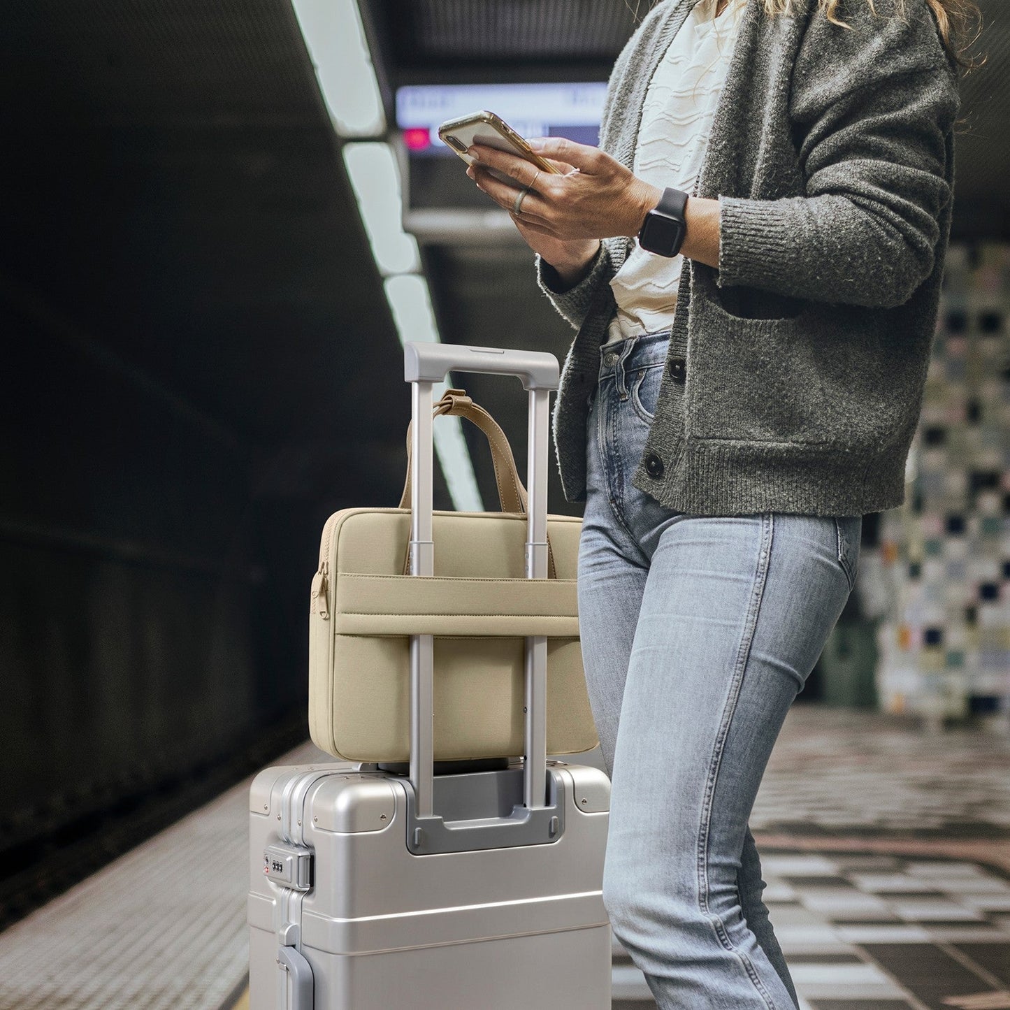 The Her-H22 Laptop Shoulder Bag for 13.5 - 14-inch
