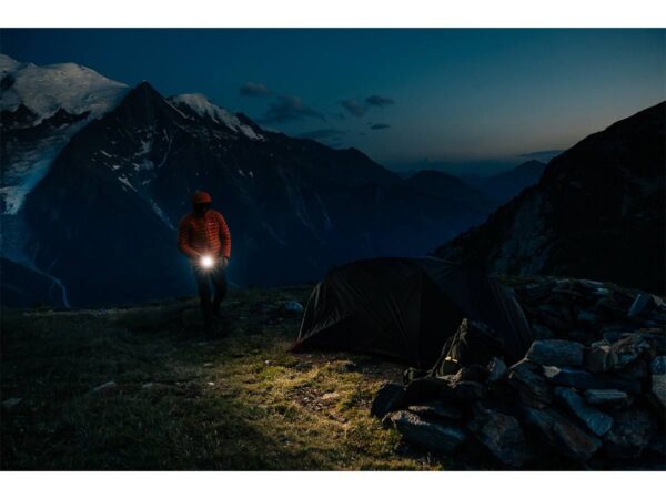 Olight Seeker 4 Pro Rechargeable LED Flashlight – 4600 Lumens – 260m Throw