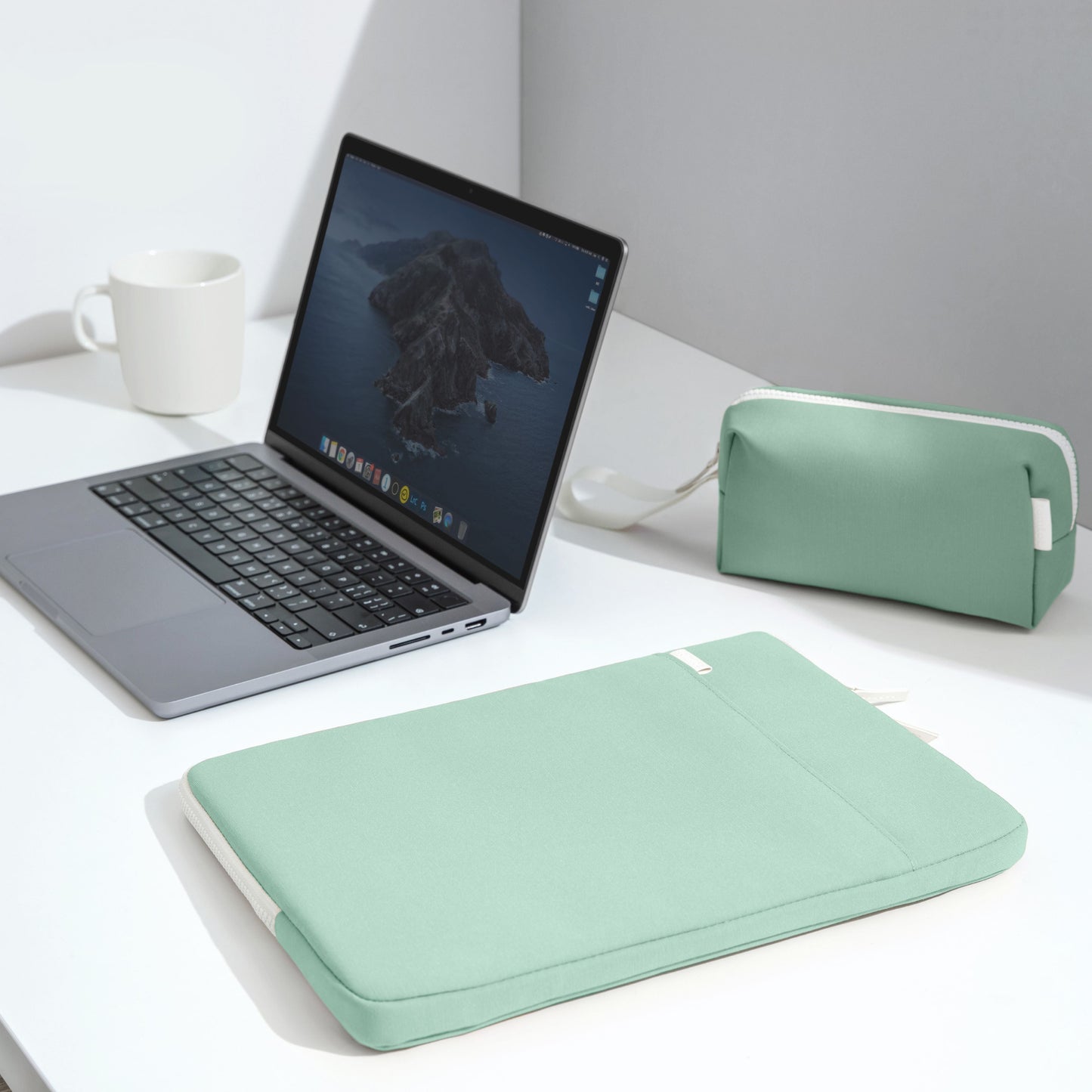 The Her-A23 Jelly Laptop Sleeve Kit 14-inch