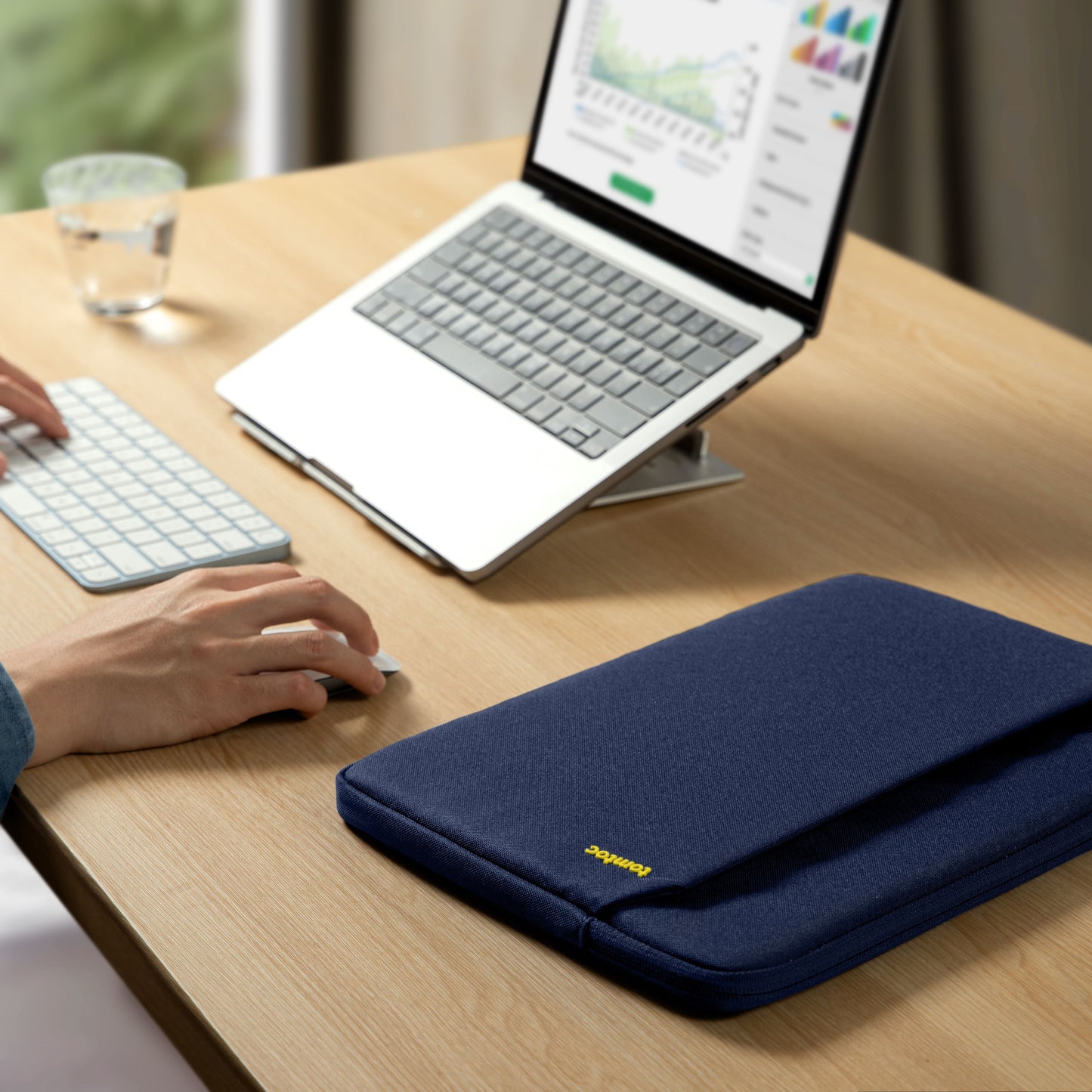 Light-A18 Laptop Sleeve 14-inch